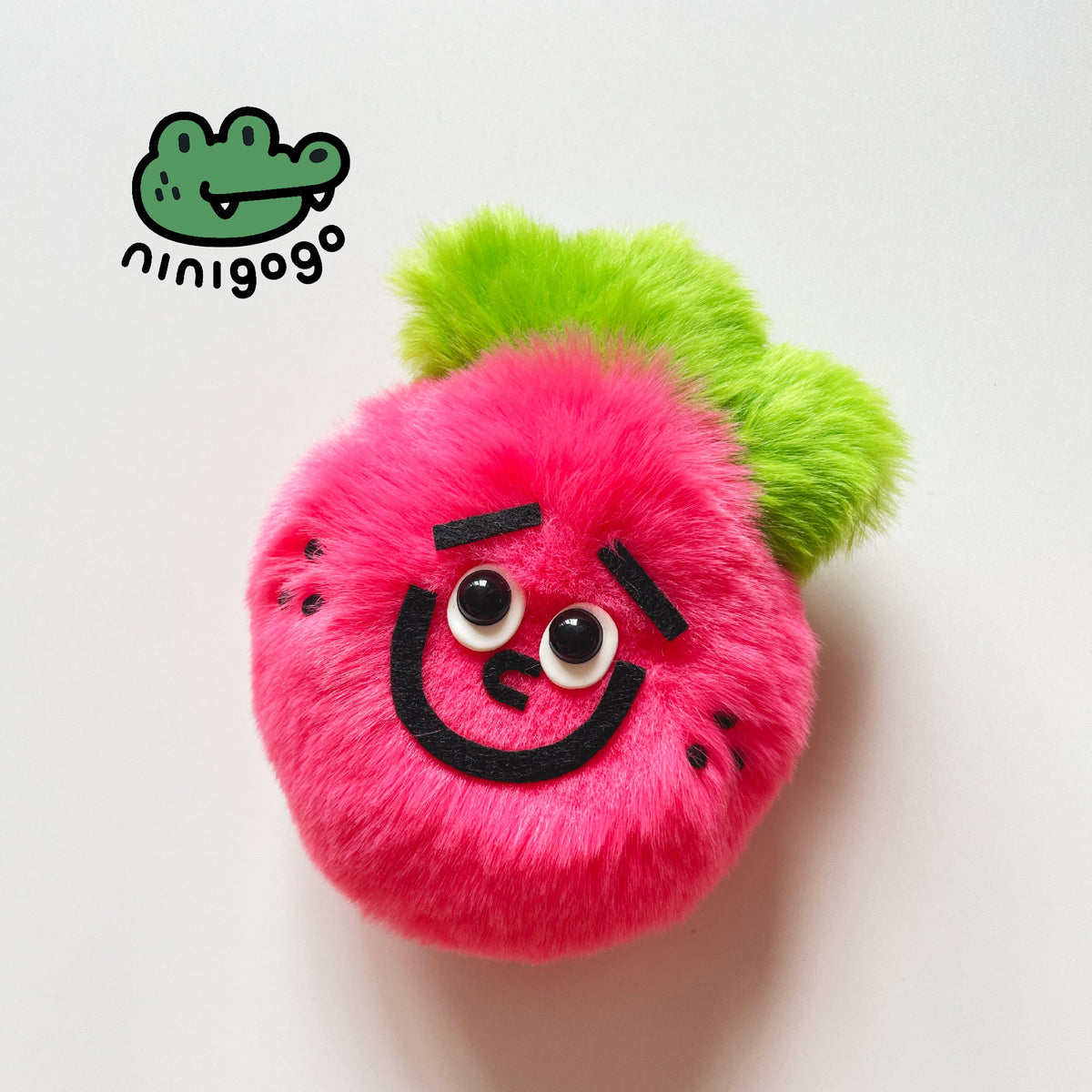 NINIGOGO | Strawberry Plush Charm