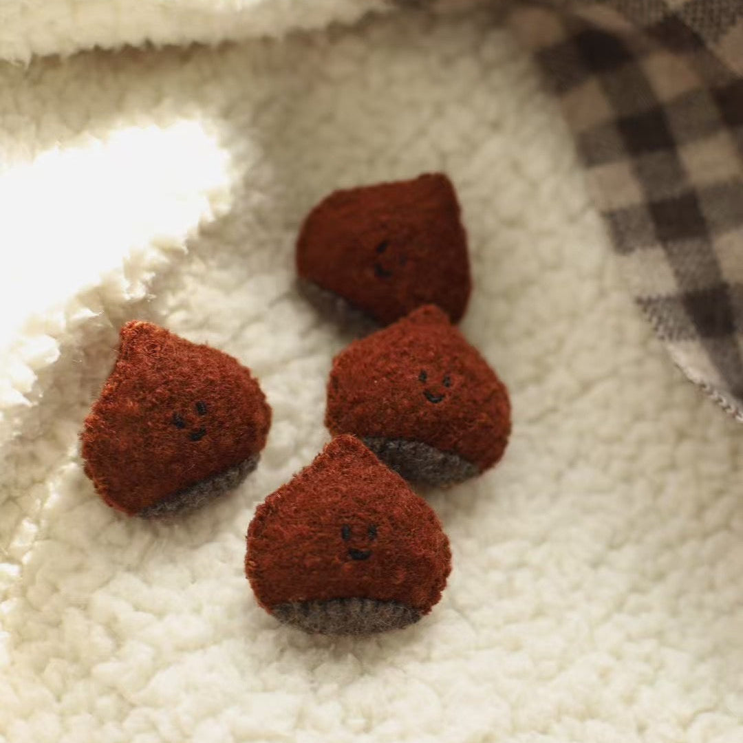 Daily White | Chestnut Woollen Brooch