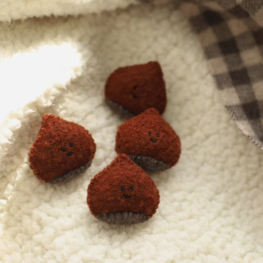 Daily White | Chestnut Woollen Brooch