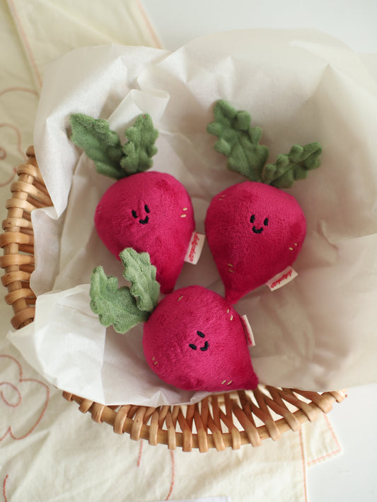 Daily White | R1addish Plush Charm