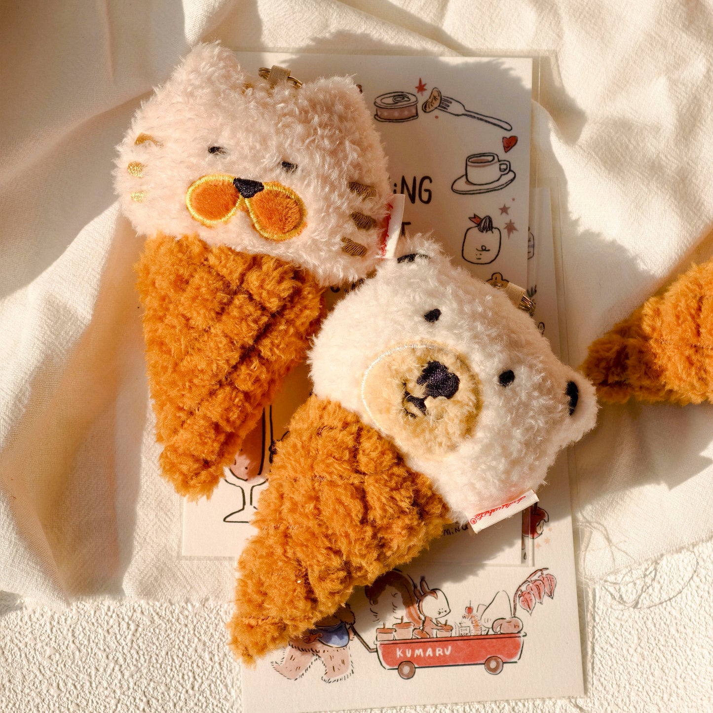 Daily White | George Kitty Eiswaffel-Plüschanhänger