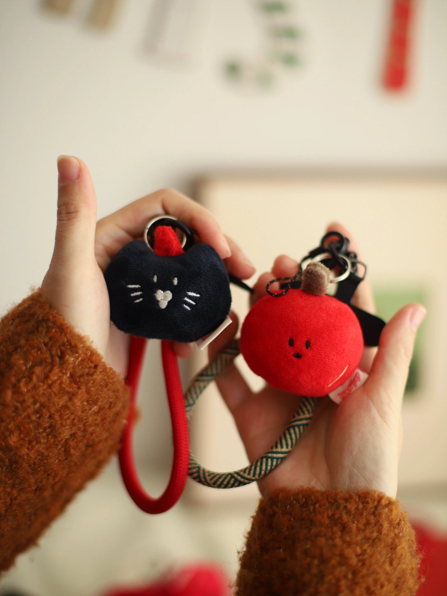 Täglich Weiß | Mini-Herz-Apfel-Spielzeuganhänger