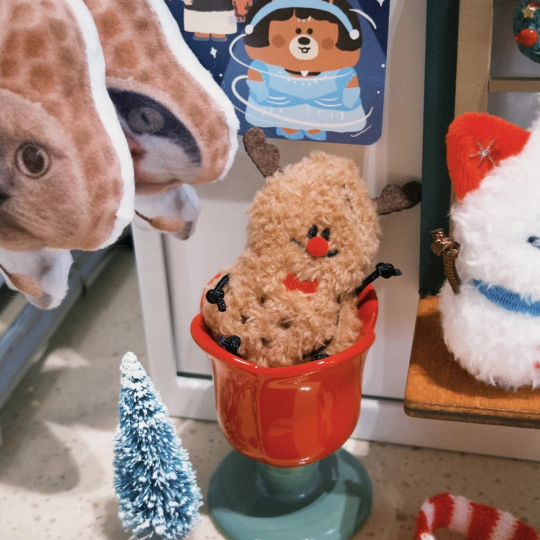 Fickle Plan | Mini Peanut Christmas Keychain