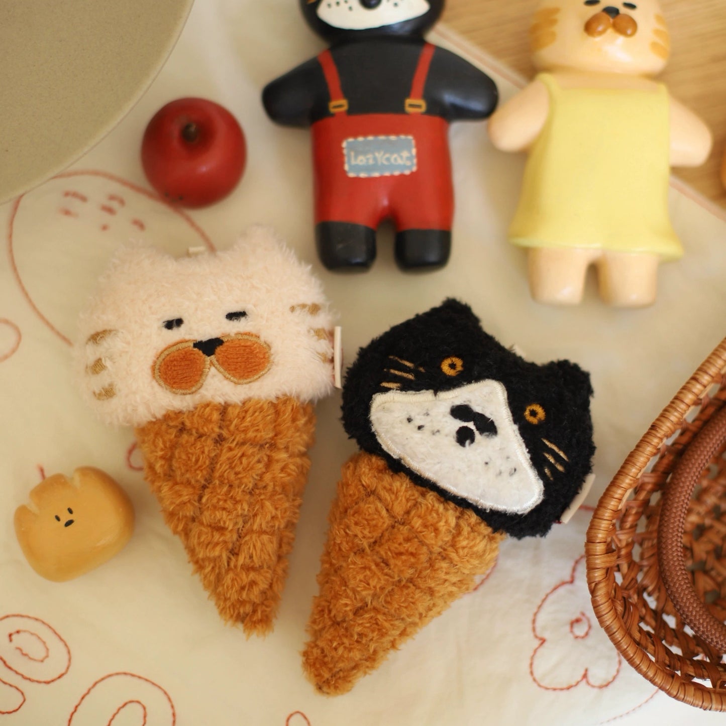 Daily White | George Kitty Ice Cream Cone Plush Charm