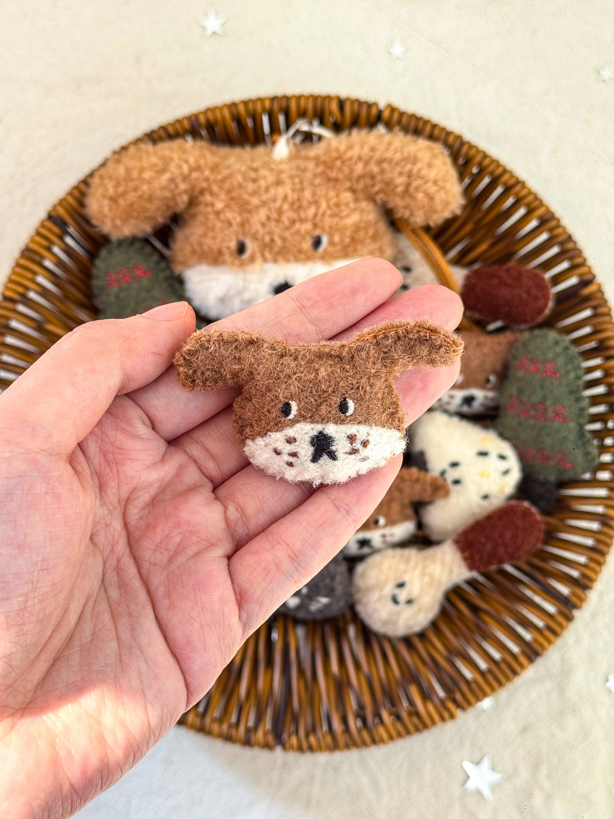 Daily White | Puppy Woollen Brooch 