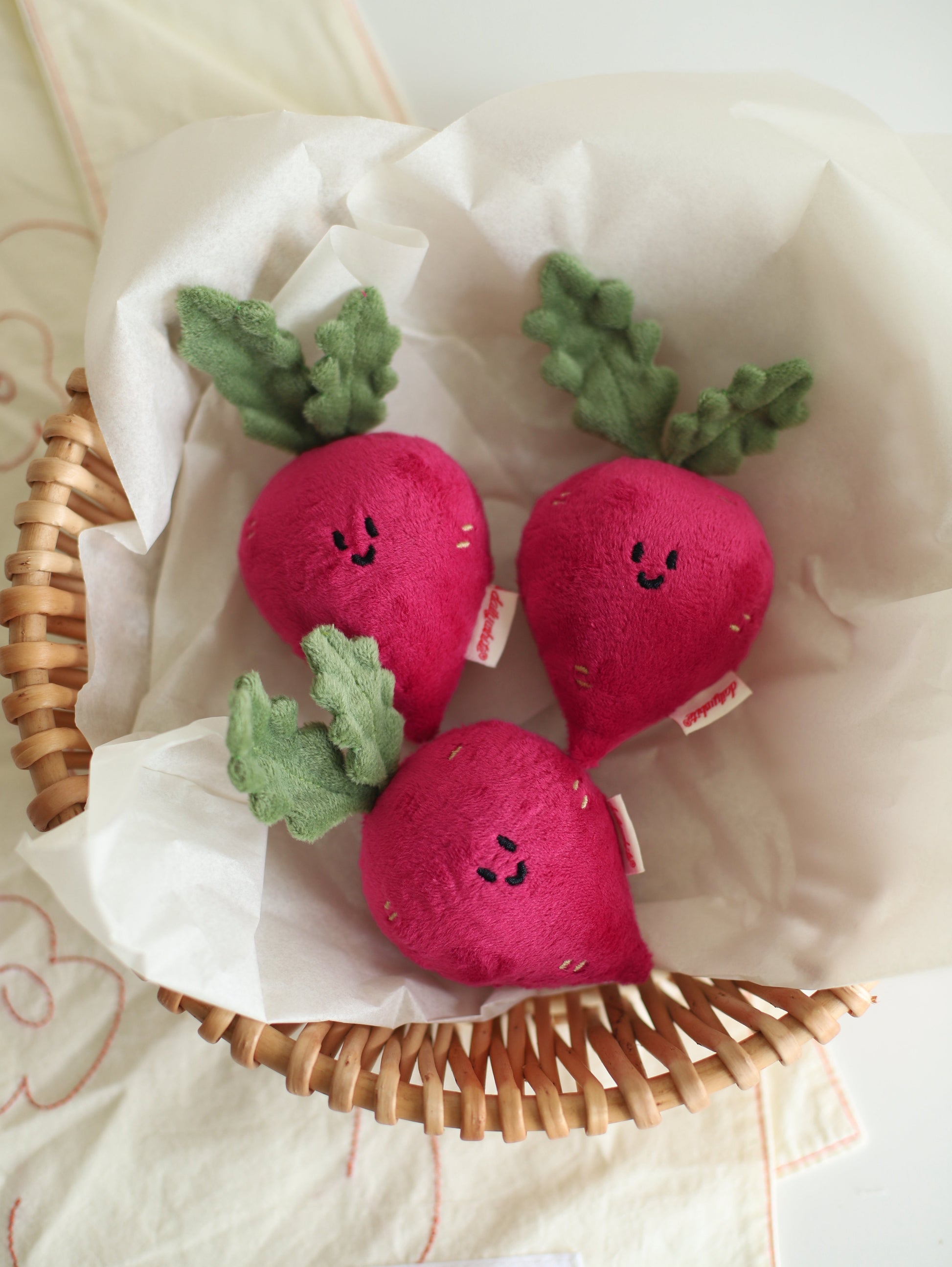 Daily White | R1addish Plush Charm 