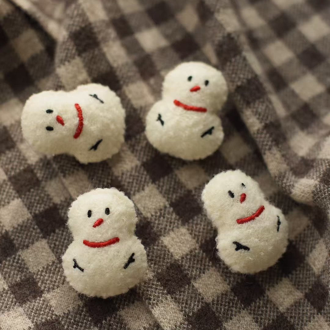 Daily White | Snowman Woollen Brooch