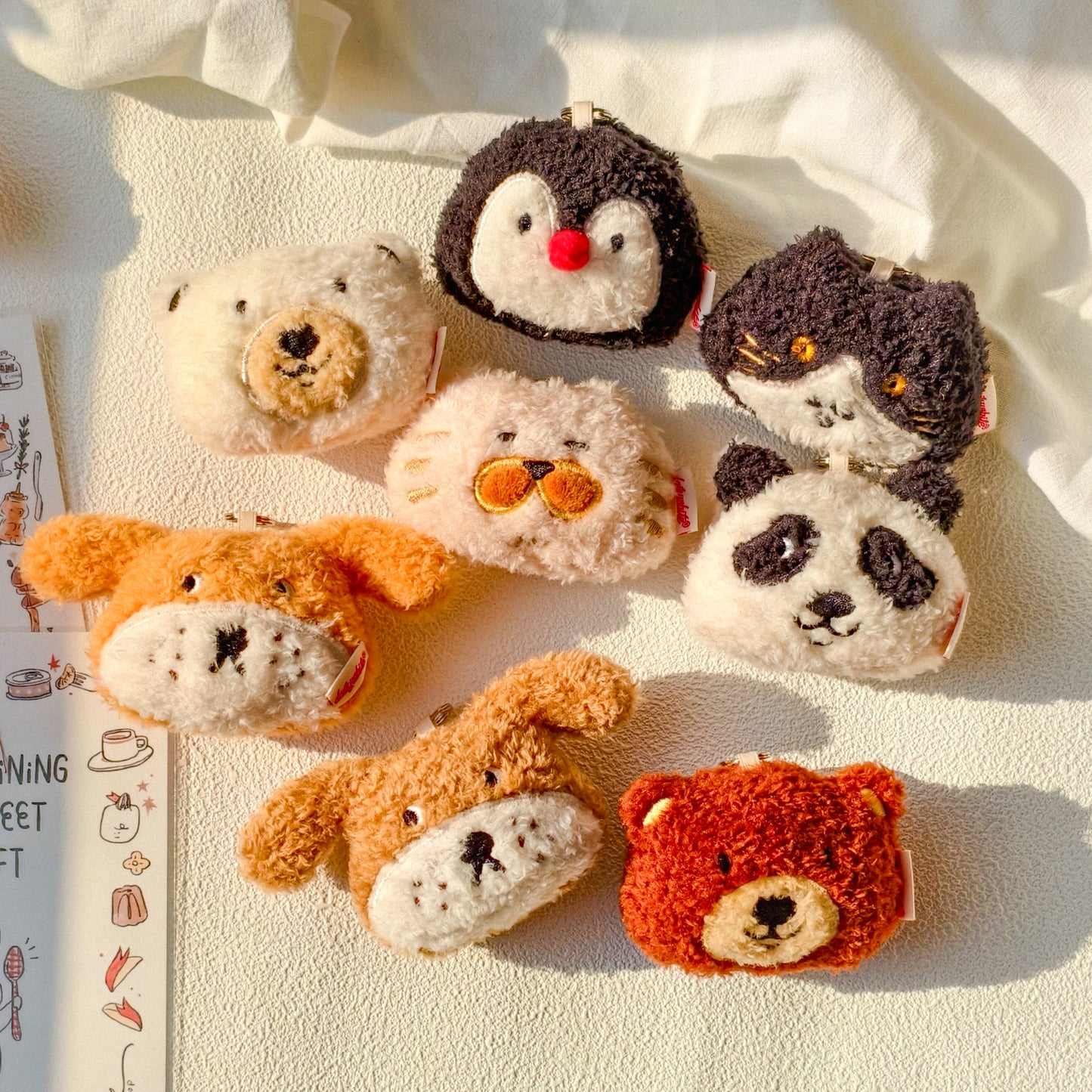 Daily White | George Kitty Plüschanhänger