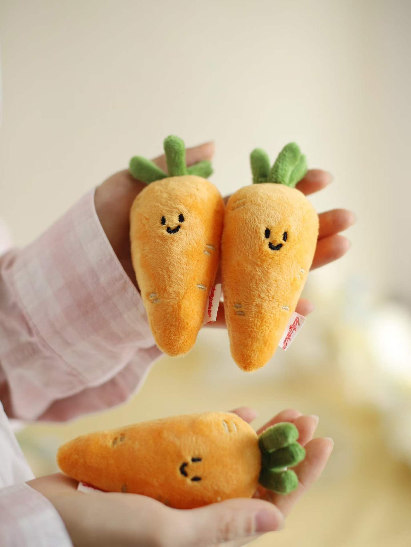Daily White | Carrot Plush Charm