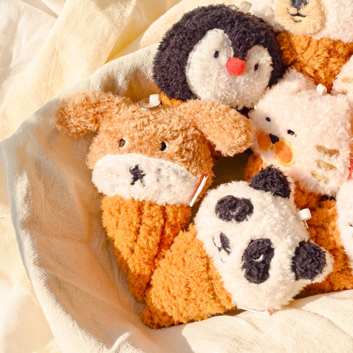 Daily White | Plüschanhänger Pinguin-Eiswaffel