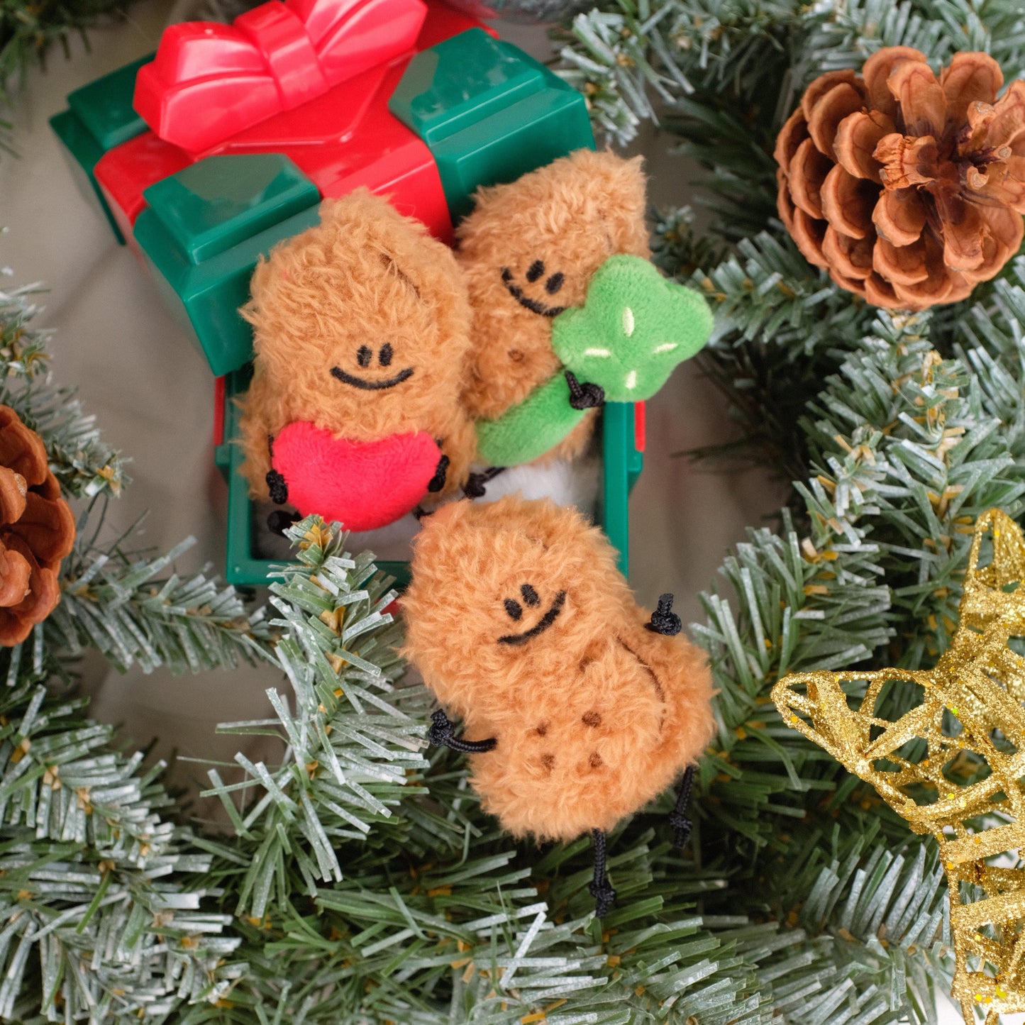 Decorative wreath with knitted gingerbread men and pine cones