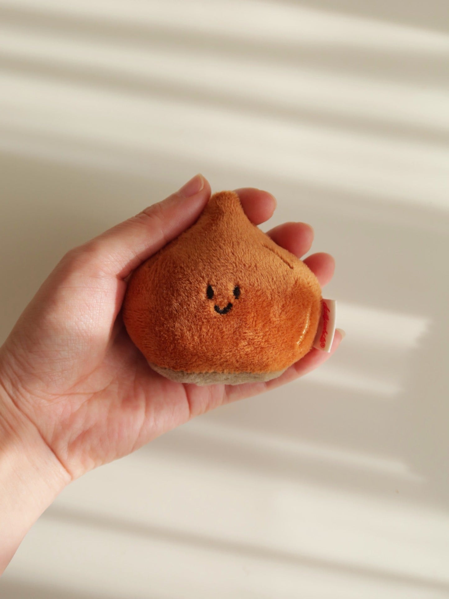 Daily White | Chestnut Plush Charm 