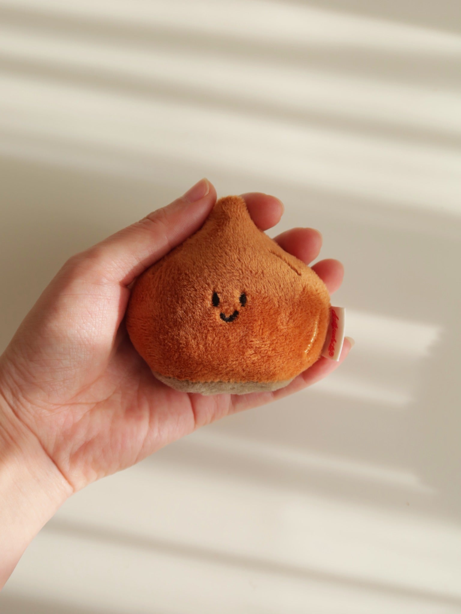 Daily White | Chestnut Plush Charm 
