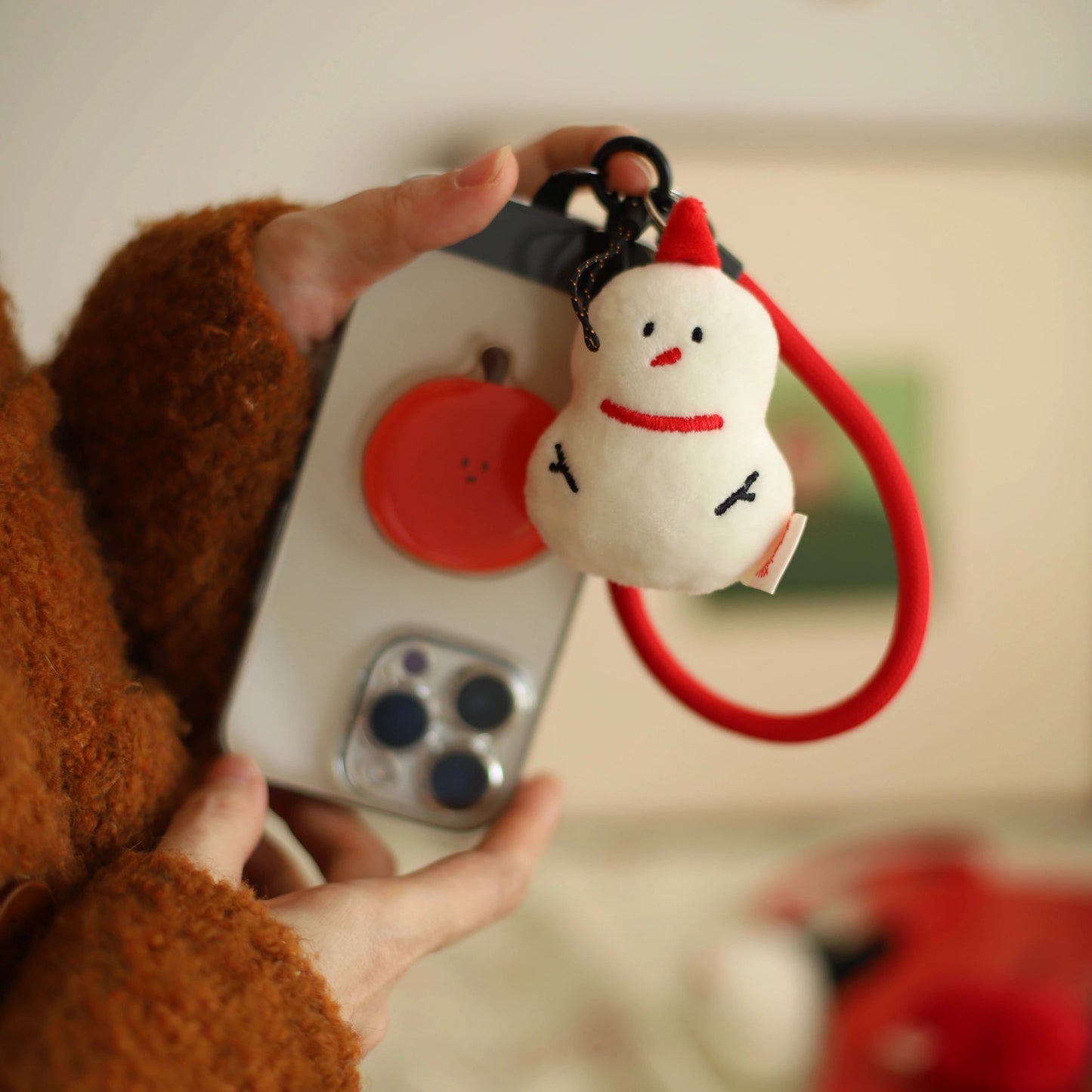 Daily White | Mini Snowman Plush Charm