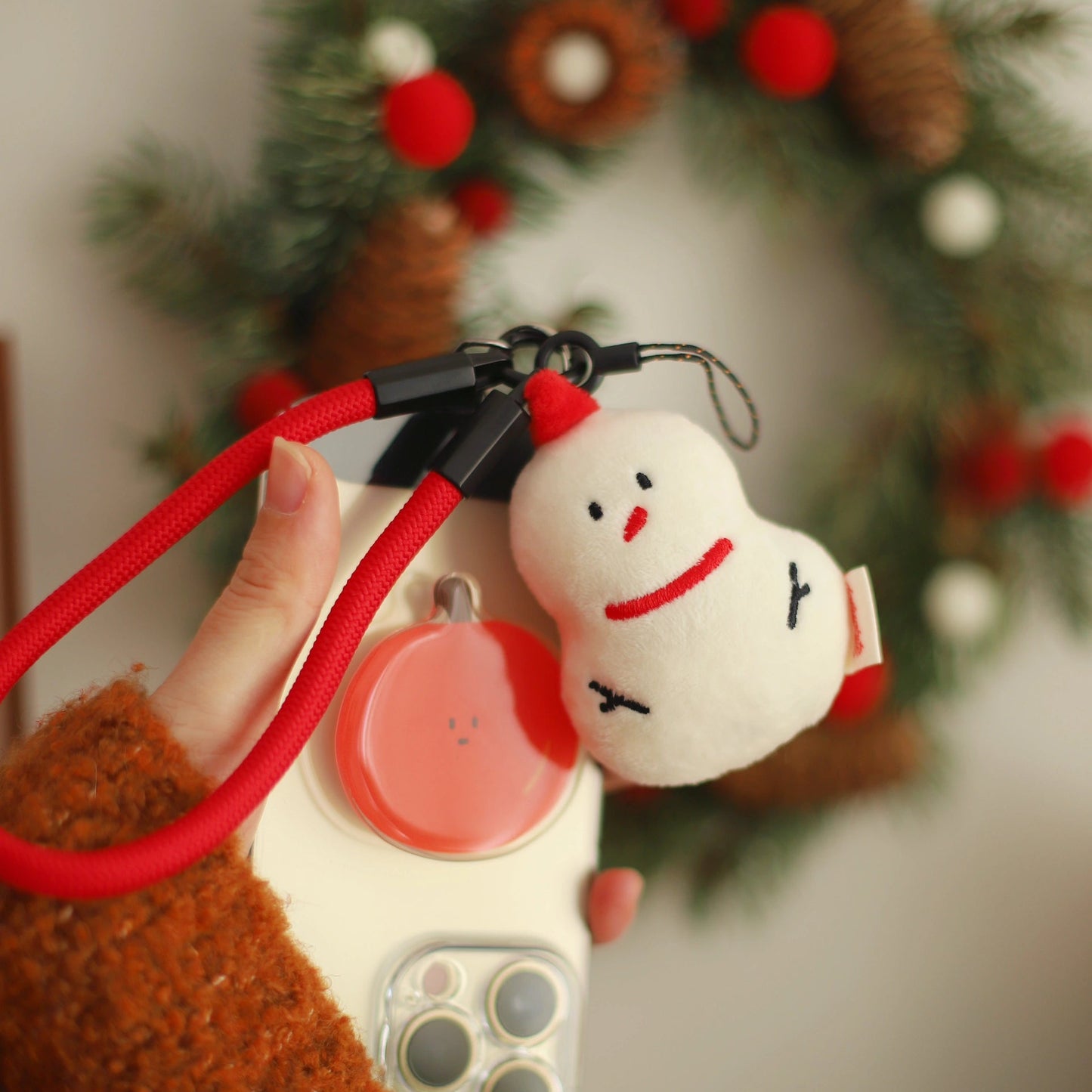 Daily White | Mini Snowman Plush Charm