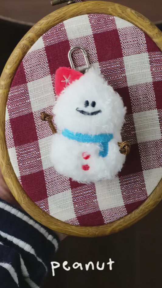 Fickle Plan | Mini Peanut Christmas Keychain