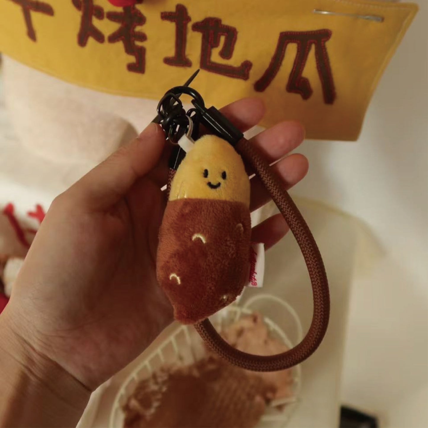 Täglich Weiß | Süßkartoffel-Plüschanhänger